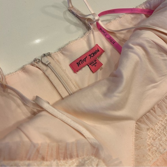 Betsey Johnson Pale Pink Princess Dress, size 6
Tulle, Midi, Formal - Picture 6 of 8